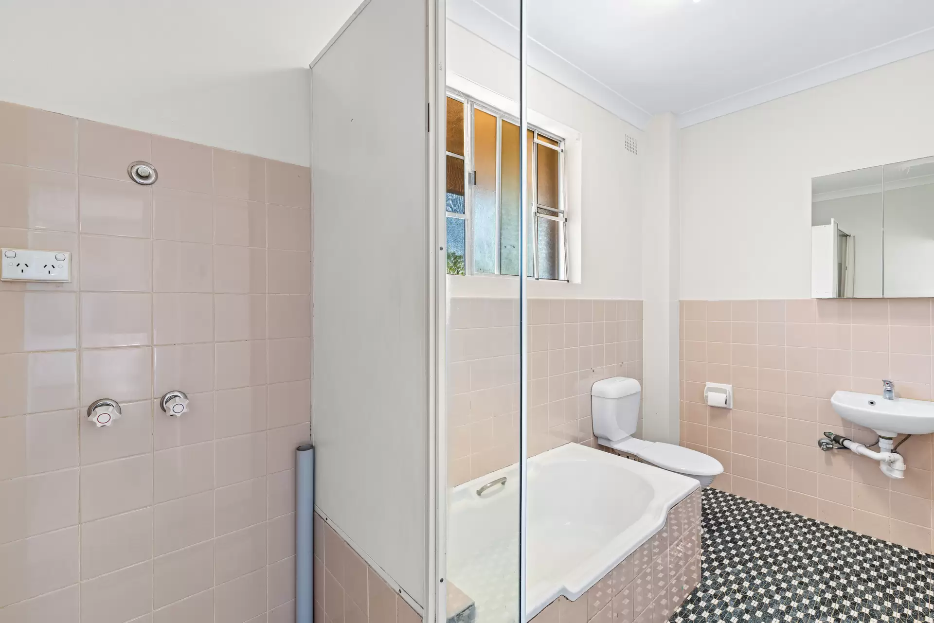 17/40 Fourth Avenue, Campsie Leased by ArthurJames Real Estate (formerly Robert R. Andrews) - image 1