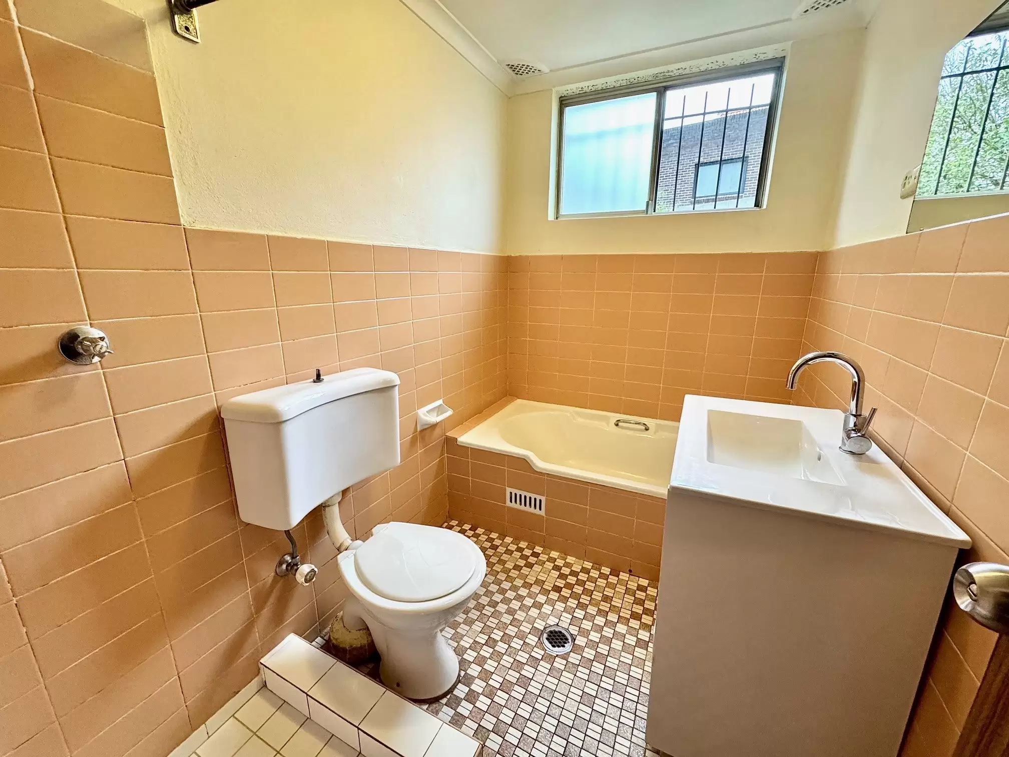 1/42 South Parade, Campsie Leased by ArthurJames Real Estate (formerly Robert R. Andrews) - image 5