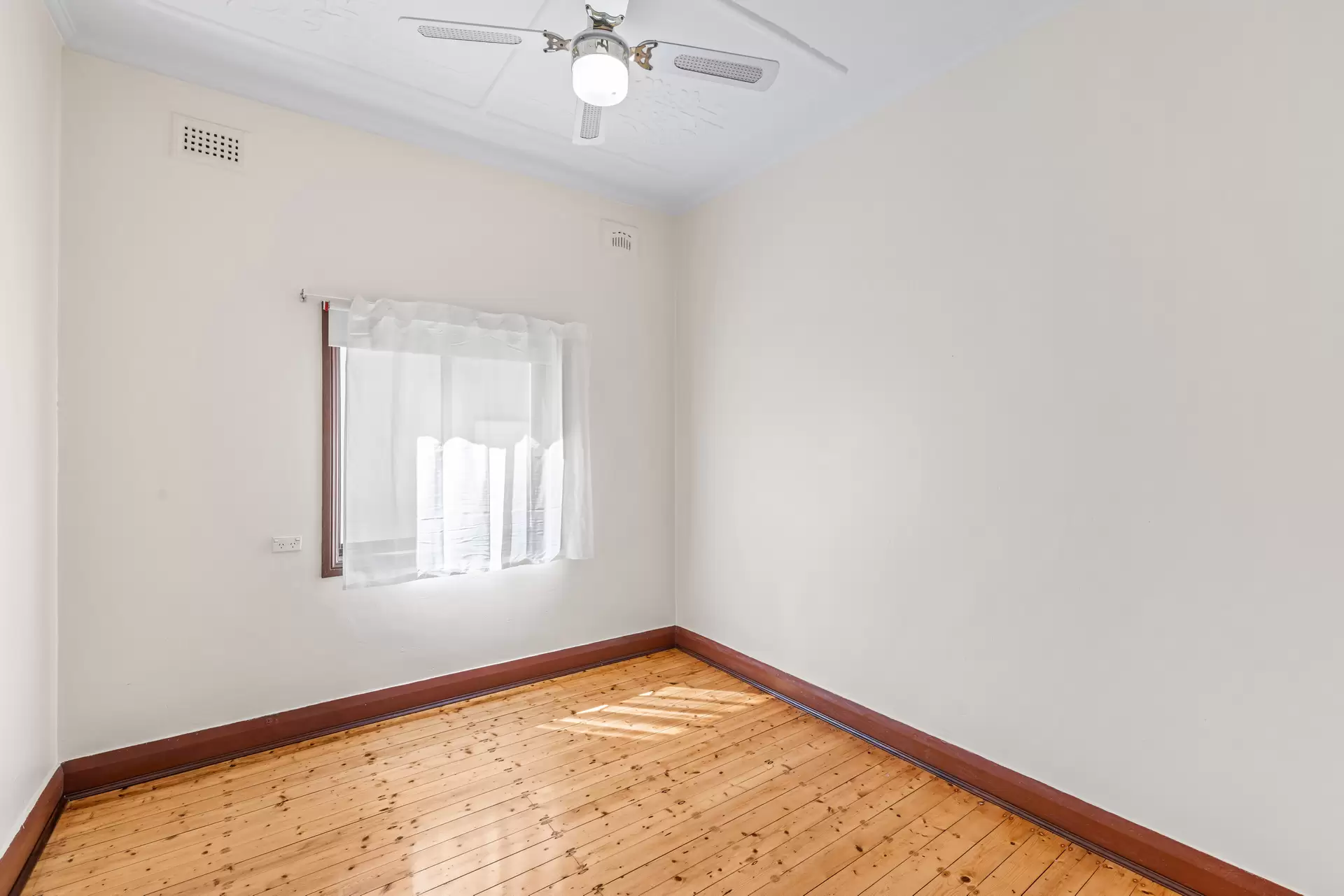 33 Third Avenue, Campsie Leased by ArthurJames Real Estate (formerly Robert R. Andrews) - image 1