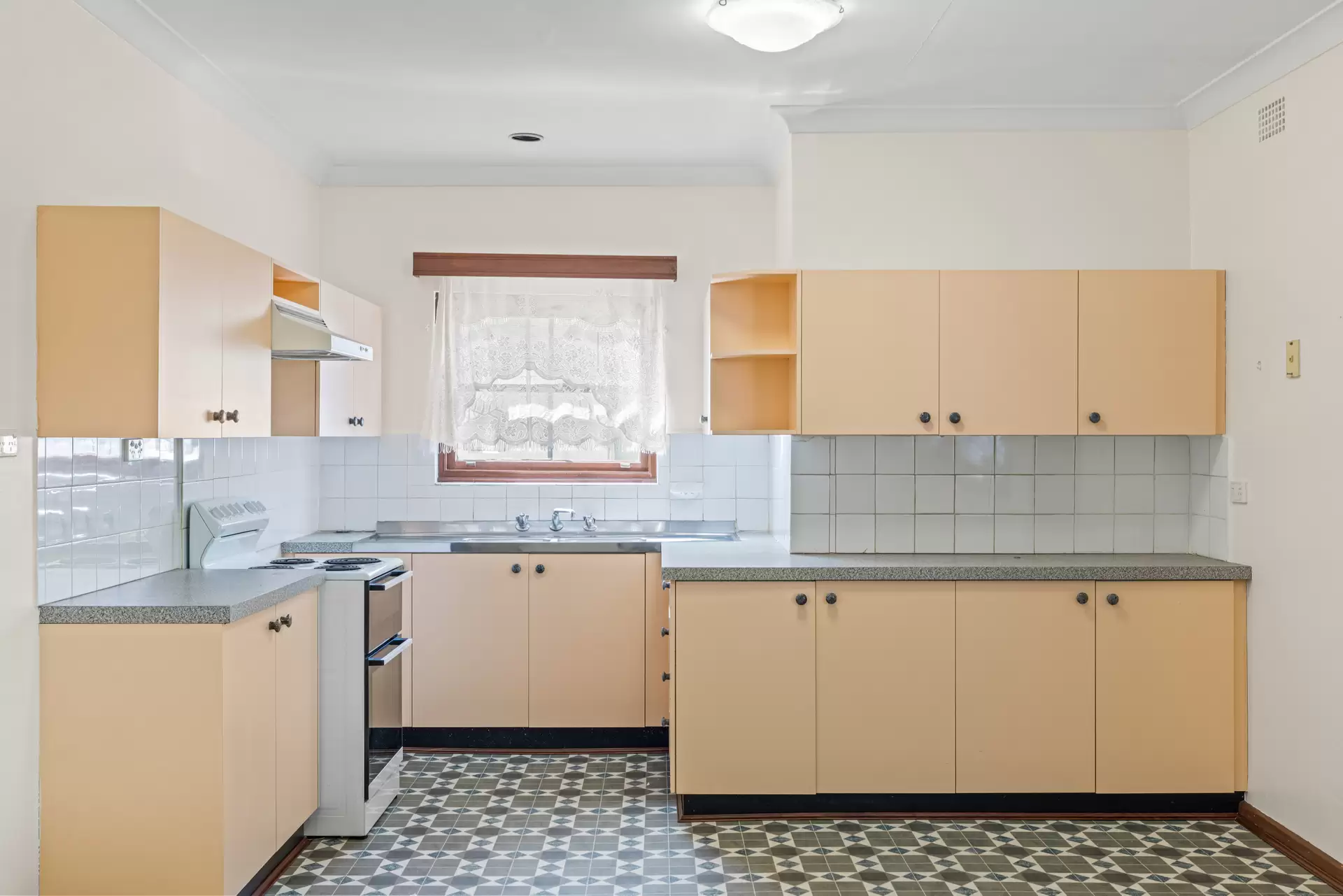 33 Third Avenue, Campsie Leased by ArthurJames Real Estate (formerly Robert R. Andrews) - image 1