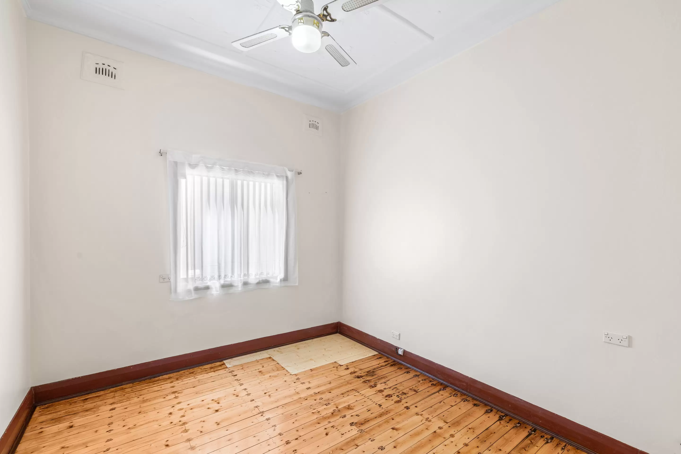 33 Third Avenue, Campsie Leased by ArthurJames Real Estate (formerly Robert R. Andrews) - image 5