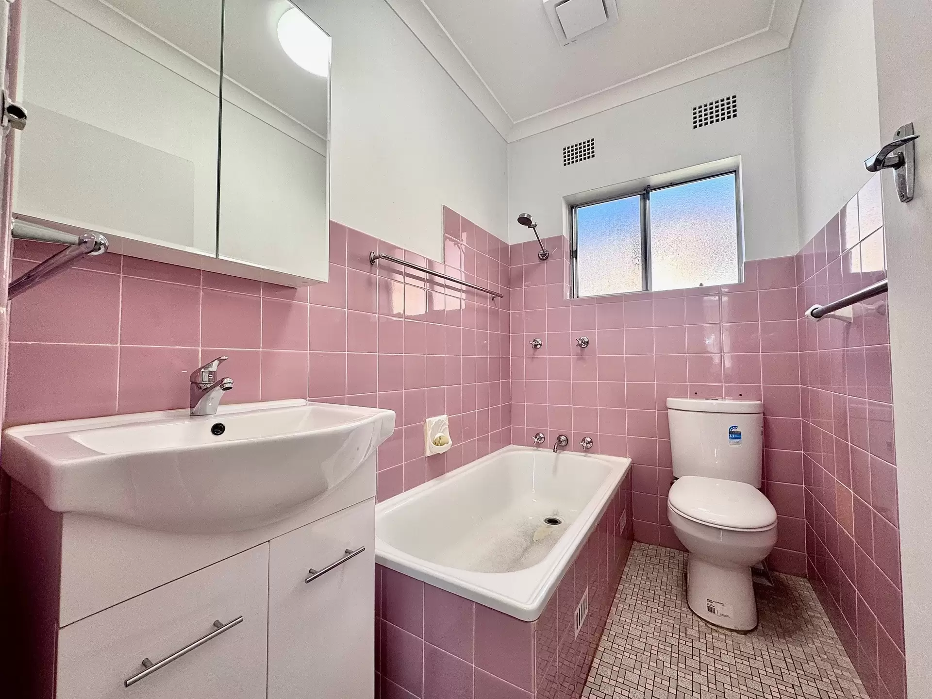 9/27 Third Avenue, Campsie Leased by ArthurJames Real Estate (formerly Robert R. Andrews) - image 1